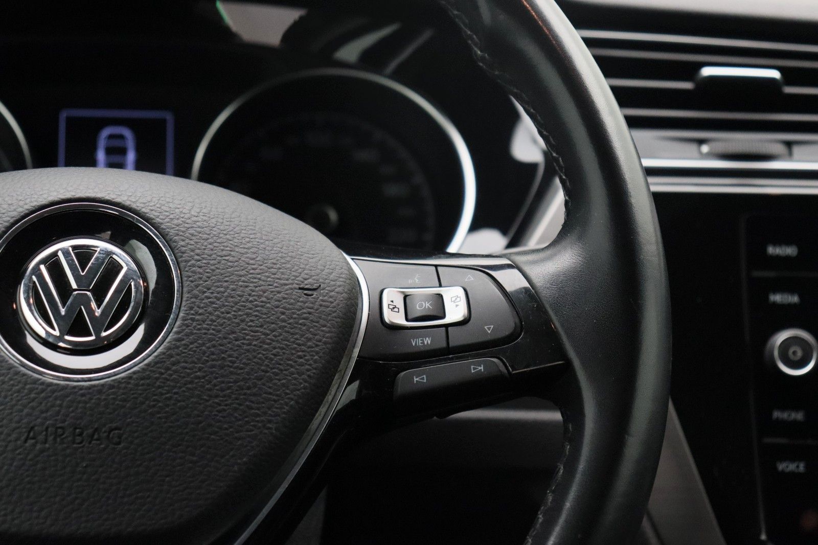 Fahrzeugabbildung Volkswagen Touran Comfortline ACC DSG AHK Massage
