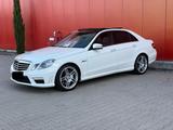 Mercedes-Benz E 63 AMG AMG 525 PS PANO LEDER SOUND  - Mercedes-Benz E 63 AMG aus 2011