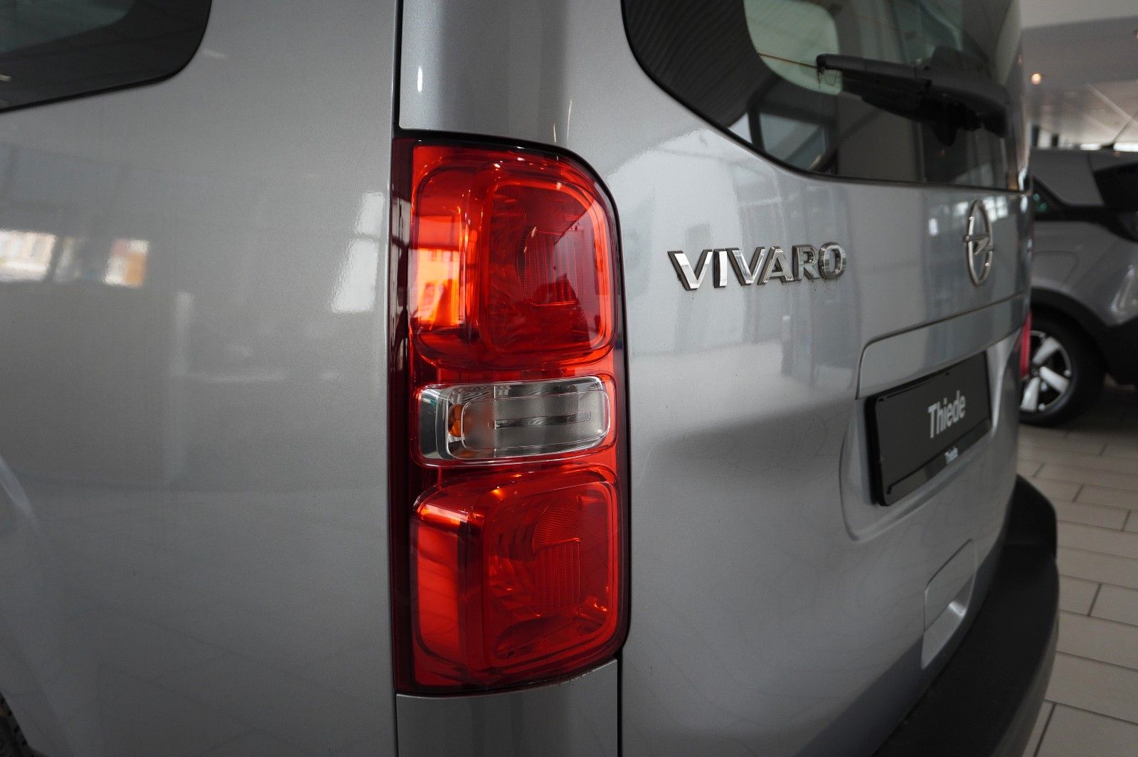 Fahrzeugabbildung Opel Vivaro C Kombi 2.0D "L" 9-SITZER NAVI/TEMP./DAB+