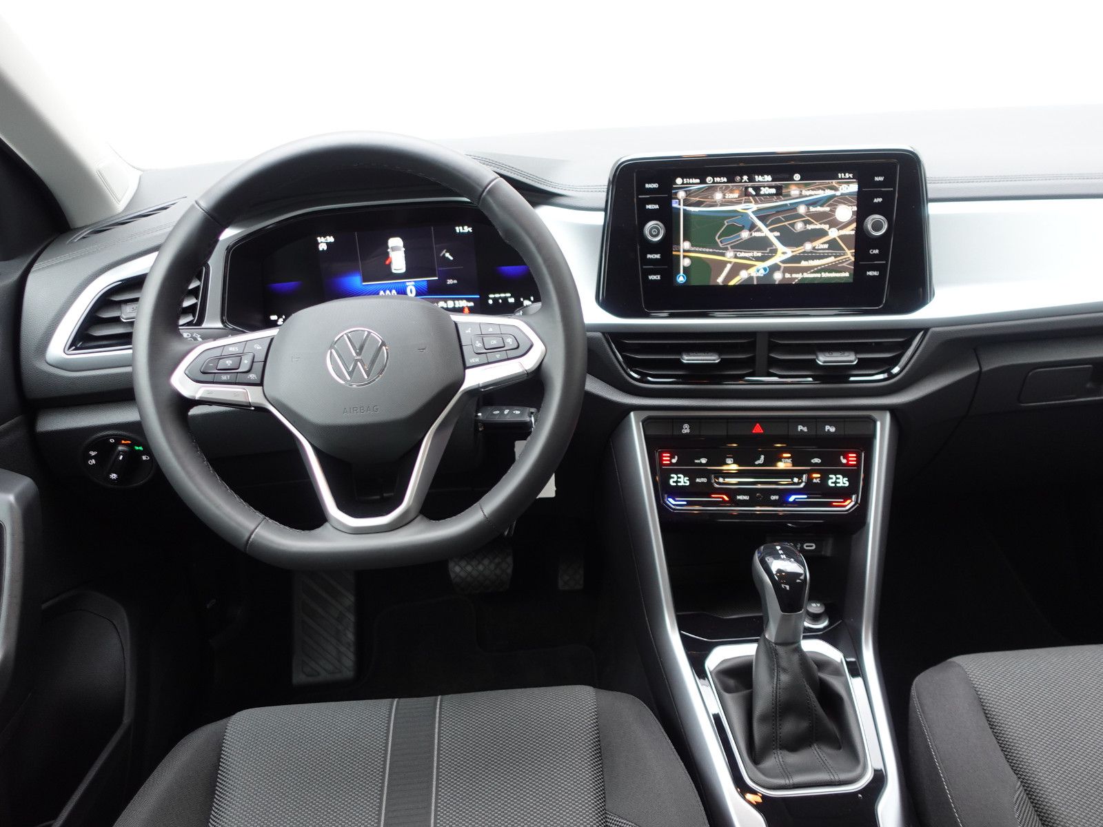 Fahrzeugabbildung Volkswagen T-Roc Life 1.5TSI DSG,Navi,AHK,Allwetter,Sitzhzg