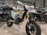 Husqvarna 701 Supermoto (Akra, kurzes Heck) - HUSQVARNA 701 SUPERMOTO