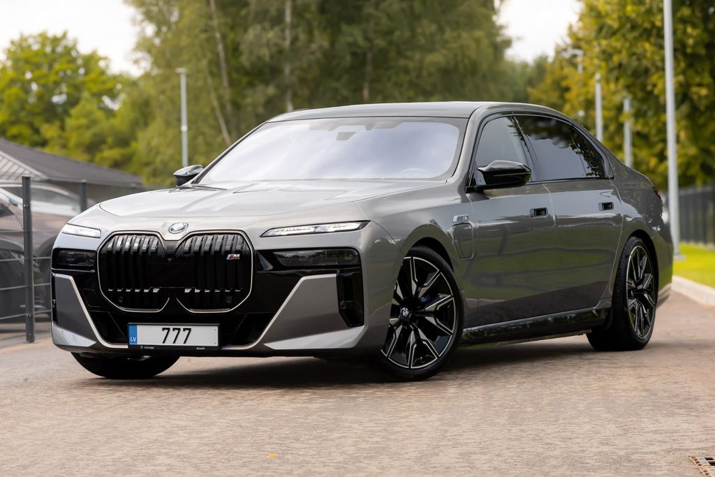 Image of BMW M760