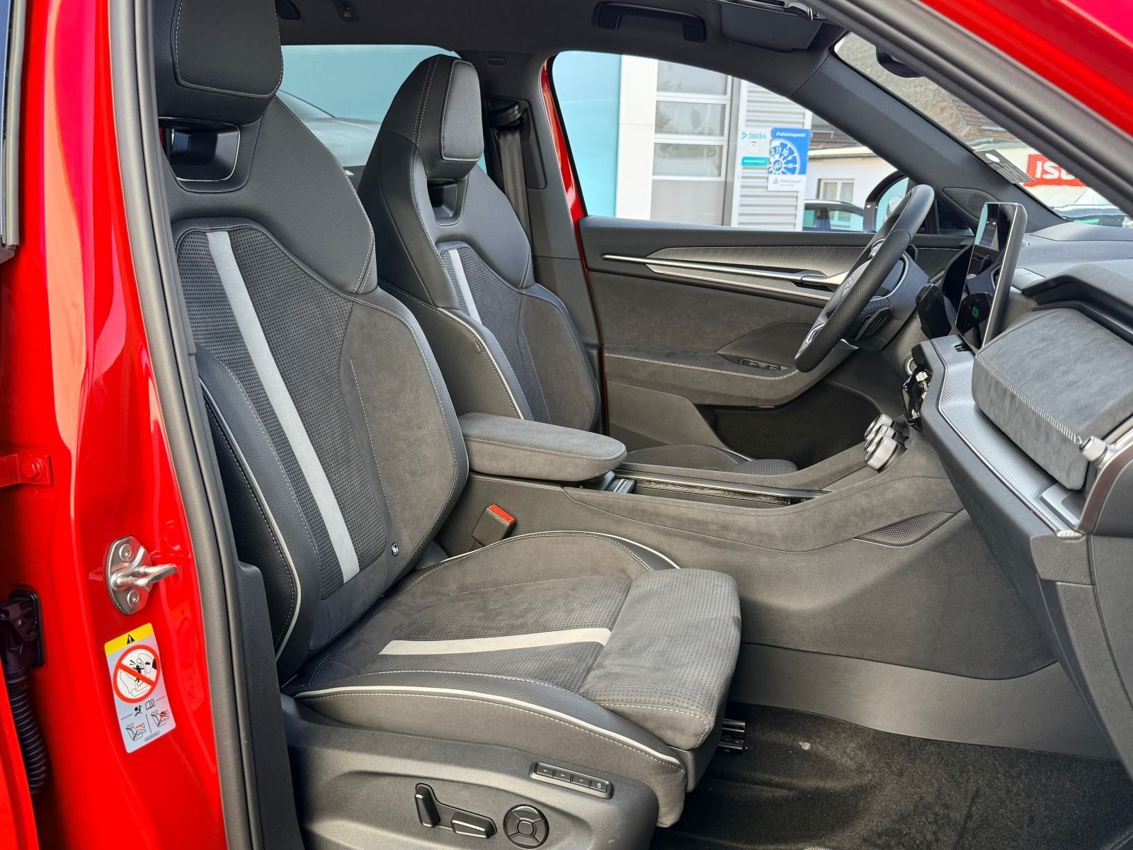 Fahrzeugabbildung SKODA Kodiaq Sportline 4x4*360°CAM*AHK*StHz*Head-Up