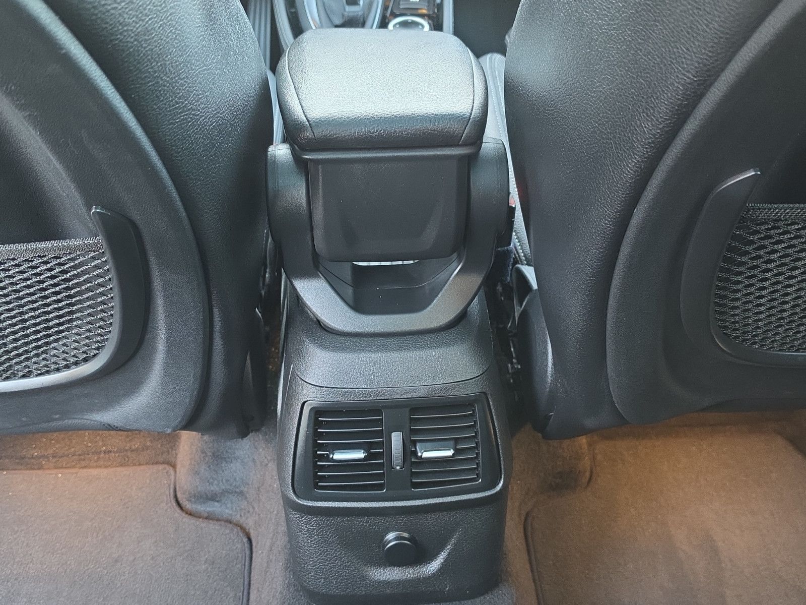 Fahrzeugabbildung BMW 2 Active Tourer 218 d Sport Line Sport-Automatik