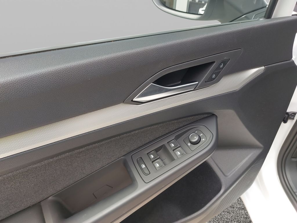 Fahrzeugabbildung Volkswagen Golf 1.0 TSI Move LED Navi RFK