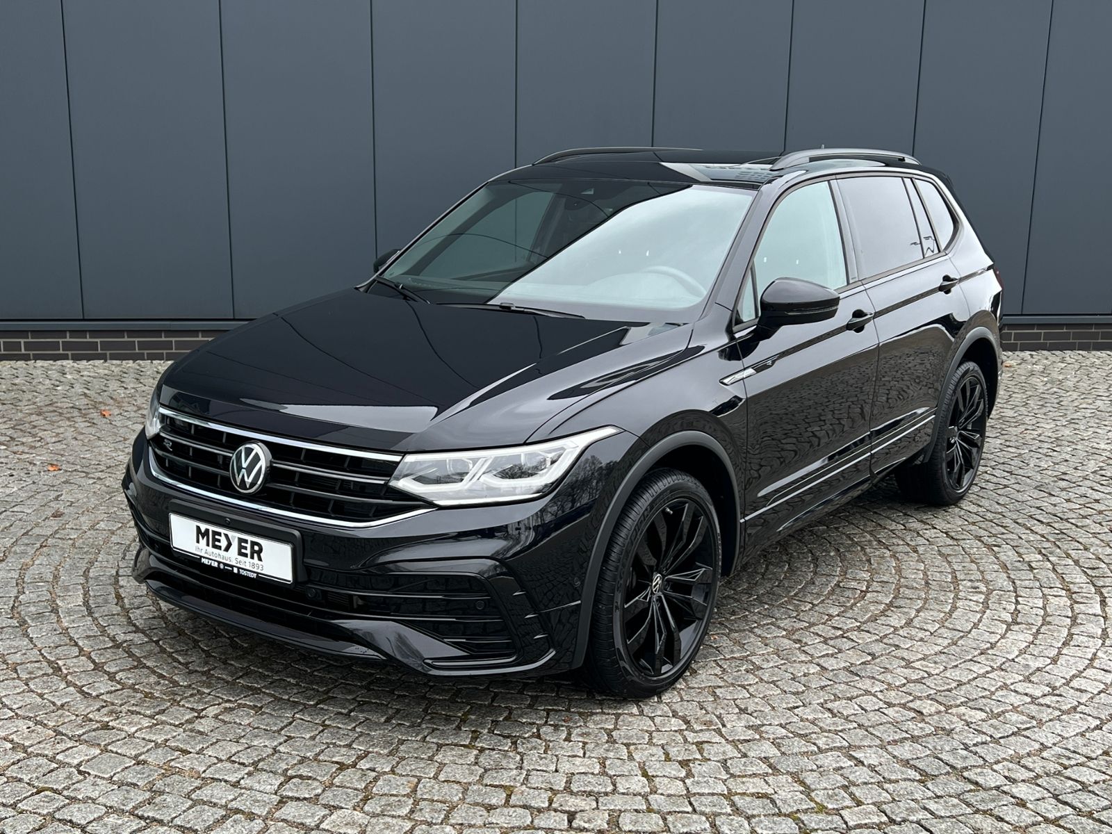 Fahrzeugabbildung Volkswagen Tiguan Allspace R-Line 2.0 TDI DSG 4MOTION *Lede