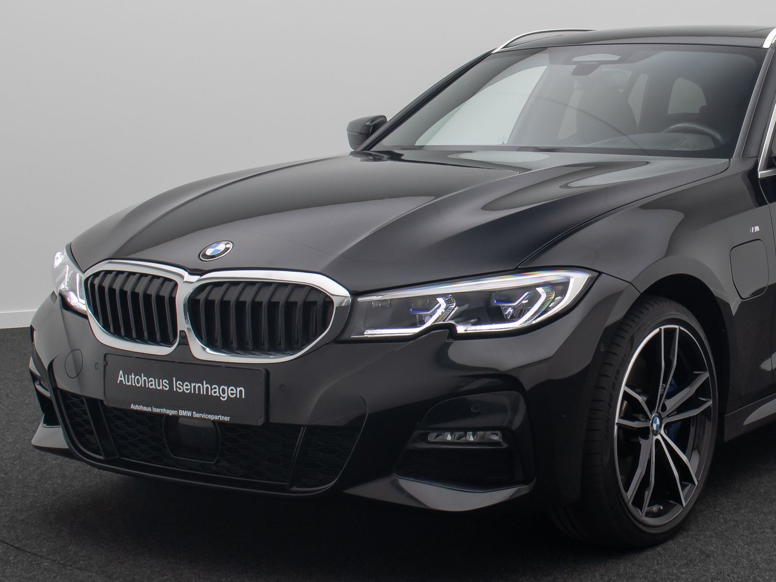 Fahrzeugabbildung BMW 330e M Sport Panorama DAB HUD 360&deg; H/K 19Zoll