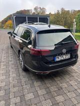 Volkswagen Passat 2.0 TDI SCR 140kW DSG 4M Highl. Varia... - Volkswagen Passat: TDI 140