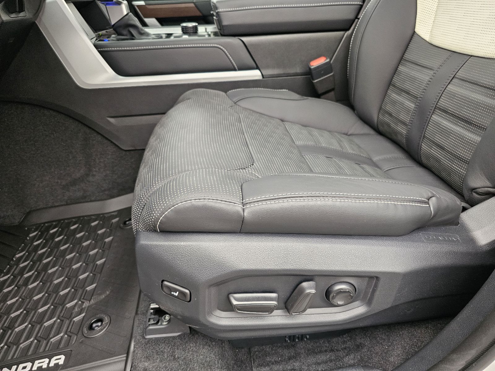 Fahrzeugabbildung Toyota Tundra Capestone T1: 74.000 EURO ! Stock !!!!!!!