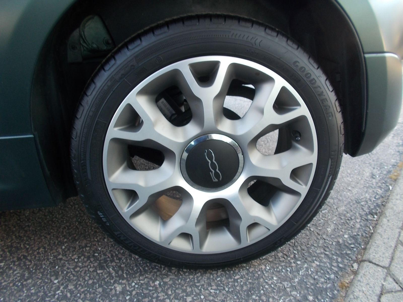 Fahrzeugabbildung Fiat 500 RockStar 1.0 Hybrid + Mattlack