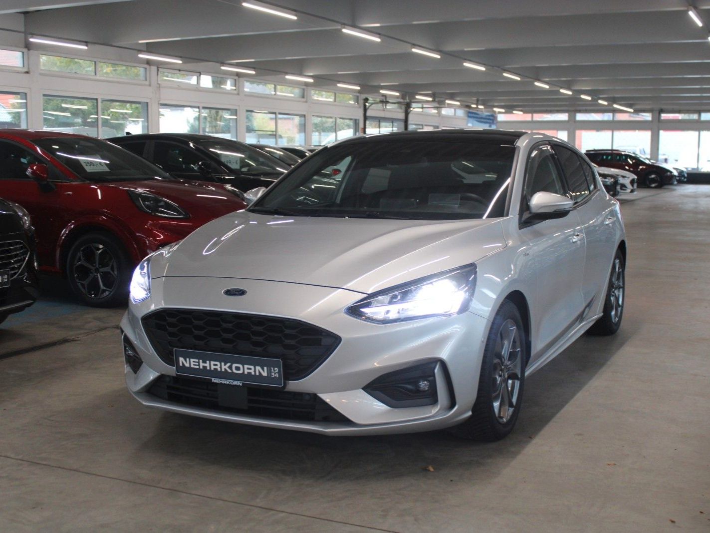 Fahrzeugabbildung Ford Focus 1,5 EB ST-Line Pano HUD LED ACC CAM Winter