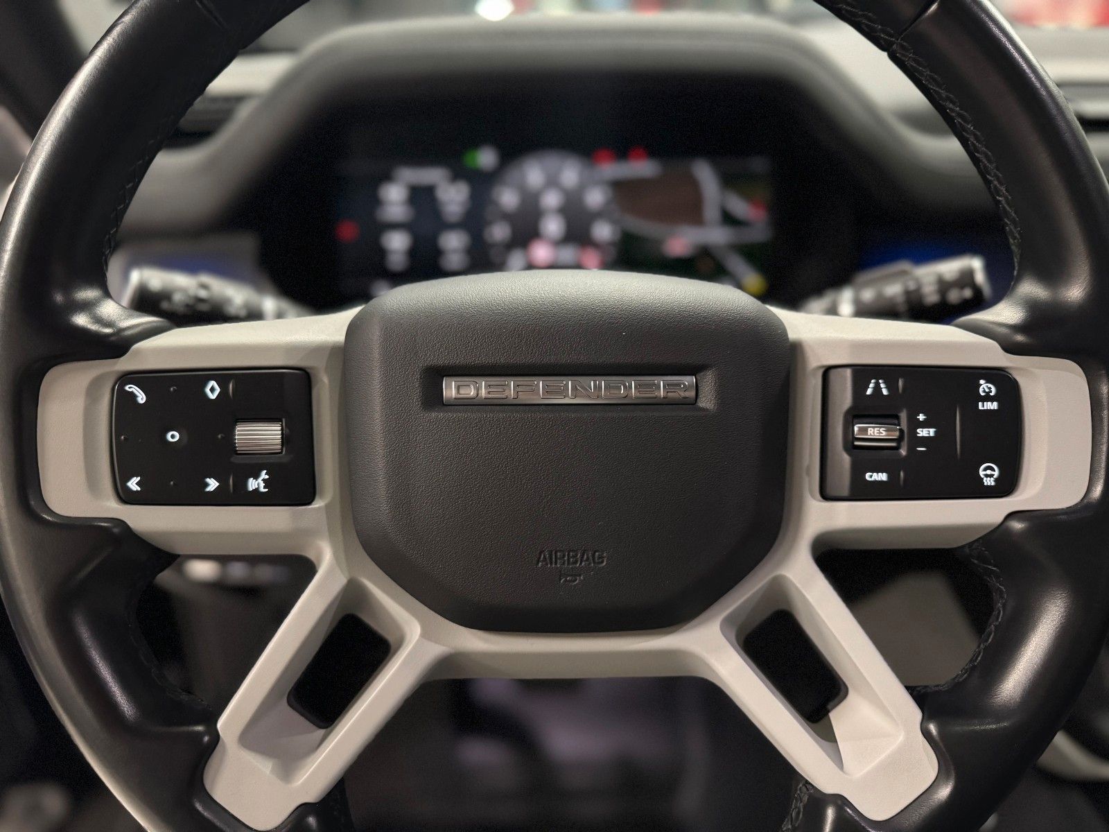 Fahrzeugabbildung Land Rover Defender 90 P400 3.0 XS Edition