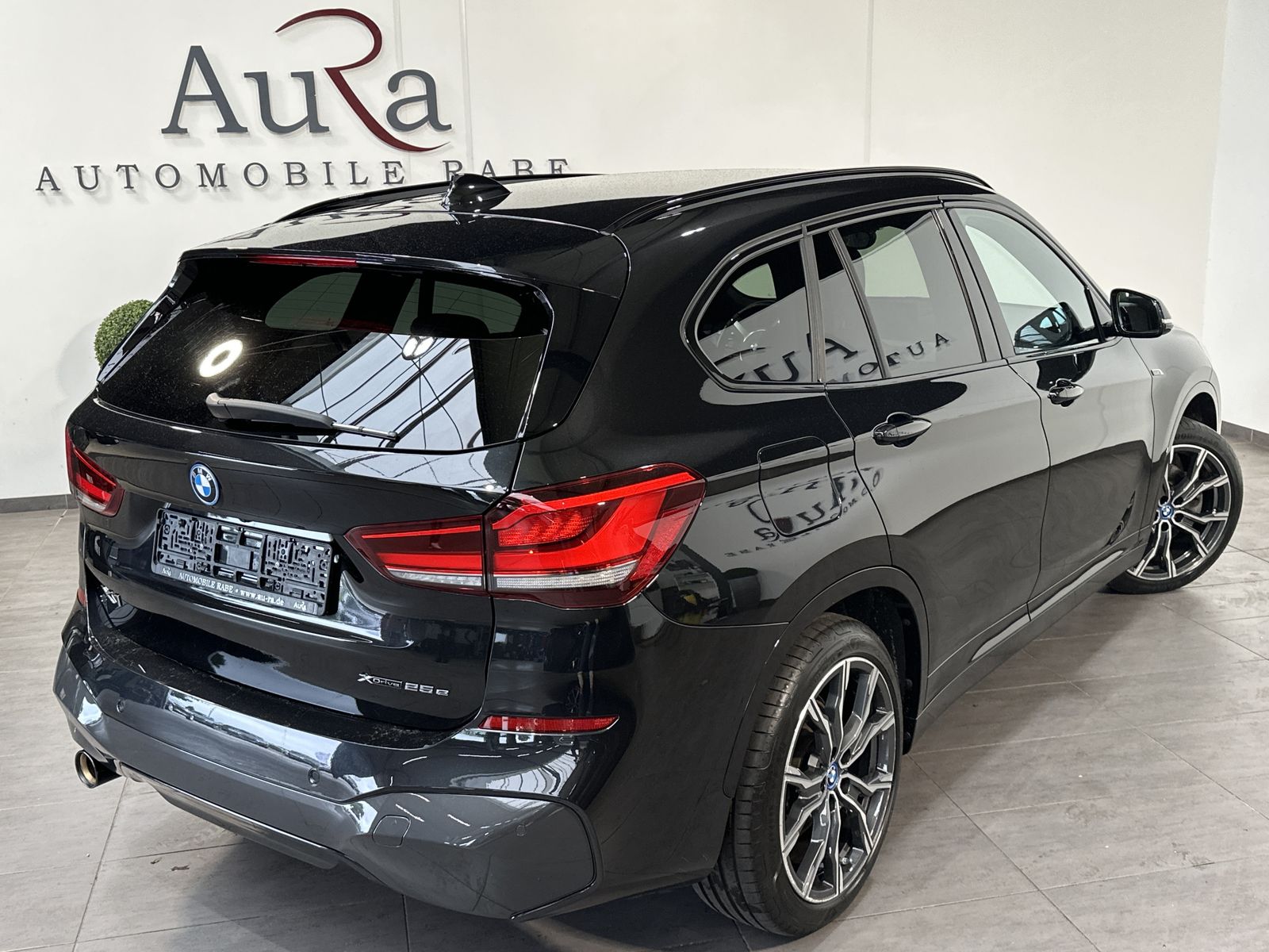 Fahrzeugabbildung BMW X1 xDrive25e M-Sport NAV+LED+HIFI+KAM+KEYLESS-GO