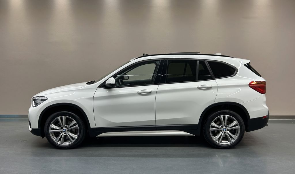 BMW X1 xDrive20d Sport Line Autom. *PANO*AHK*LED*