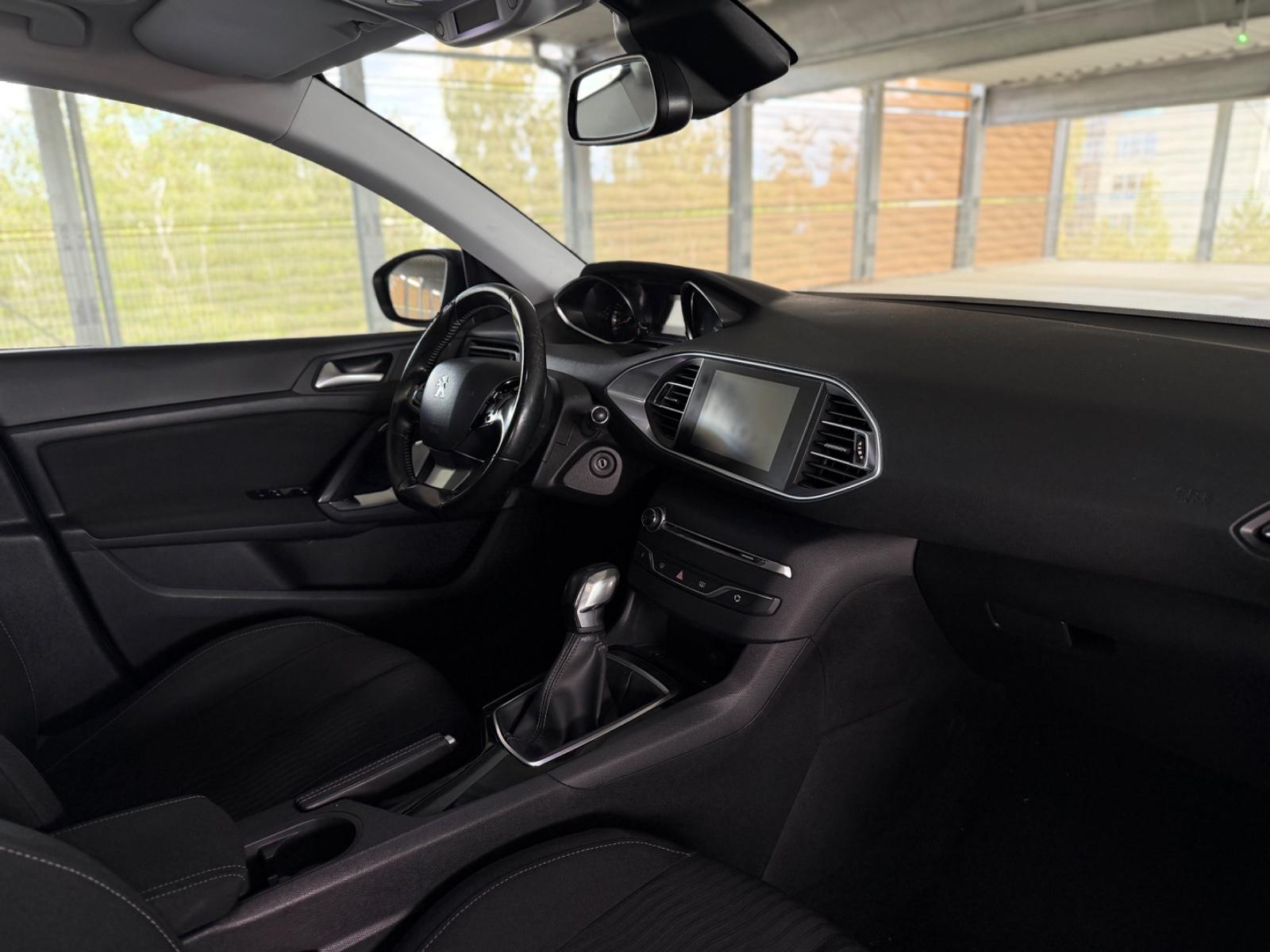 Peugeot 308 2015 — photo 17