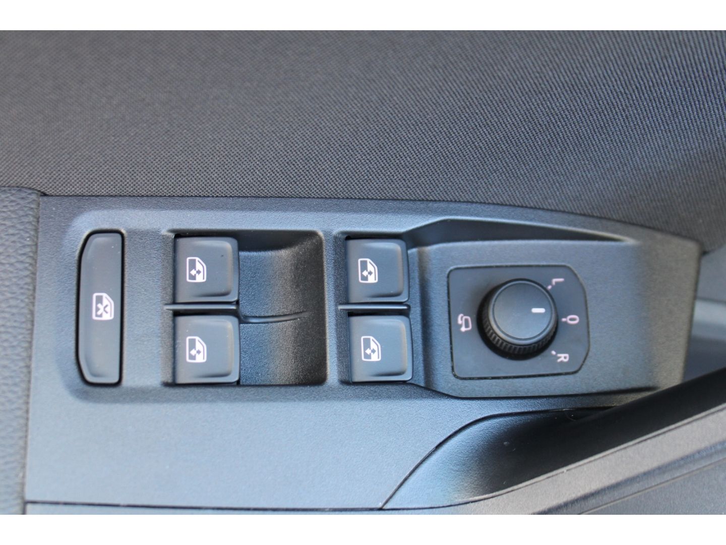 SEAT Arona 1.0 TSI FR LED Full Link DAB PDC RFK SHZg - Image 13