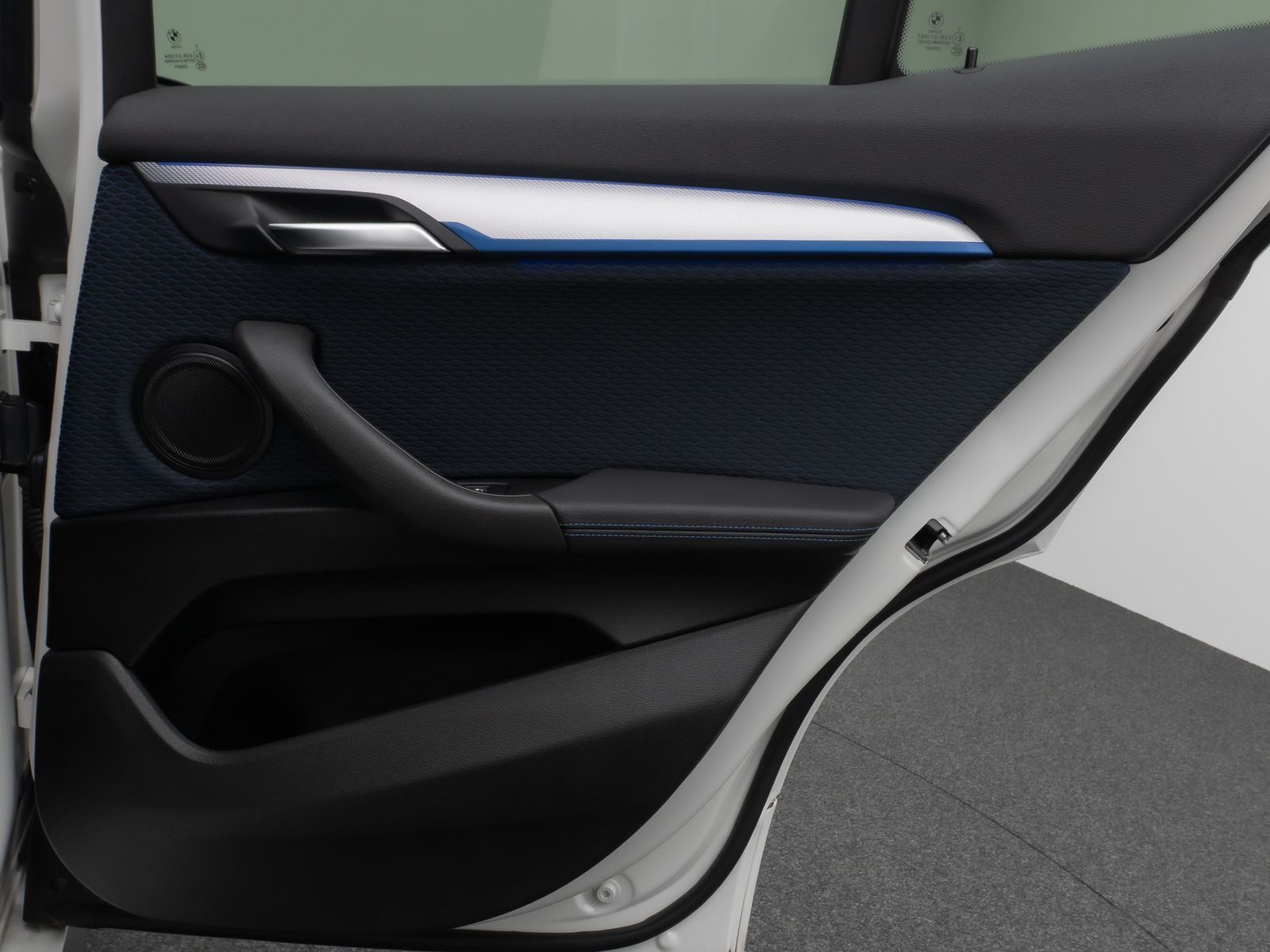 Fahrzeugabbildung BMW X2 xD20i M Sport Kamera HUD DAB Navi+ Alarm 19"