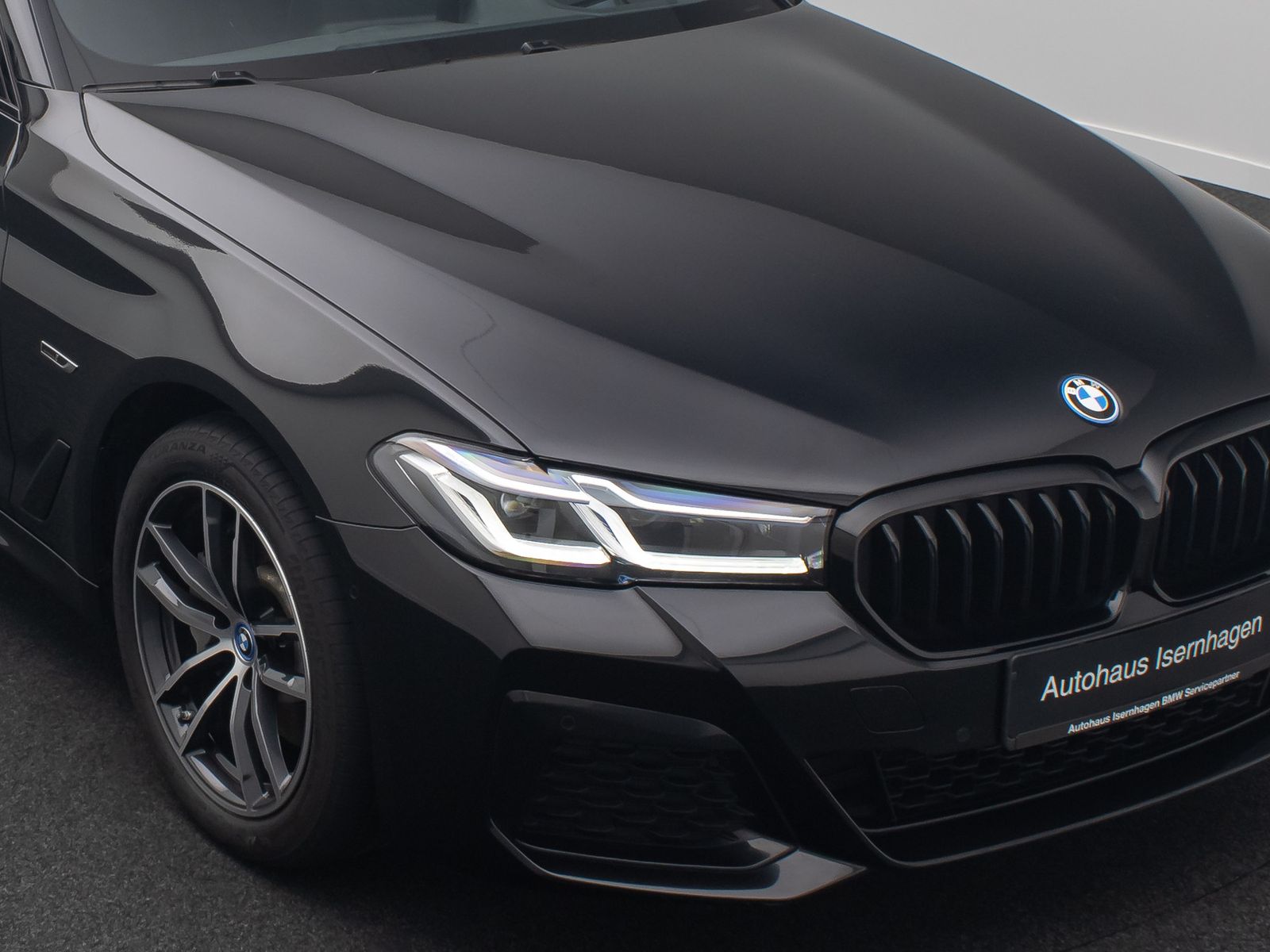 Fahrzeugabbildung BMW 530e xD M Sport Panorama HUD DAB H/K Kamera AHK