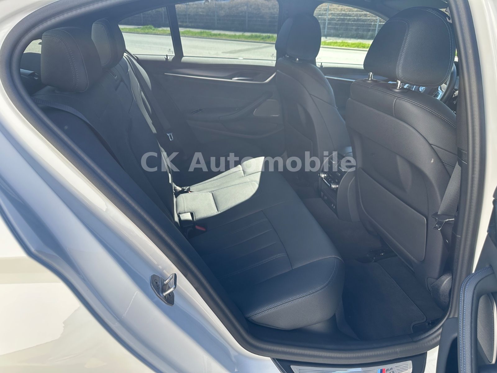 Fahrzeugabbildung BMW M550i xDrive Lim./Shadow-Line/Navi/Leder/LED/Kam