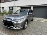 Mitsubishi Outlander 2.4 PHEV PLUG-IN HYBRID 4WD "TOP"  AS - Mitsubishi Outlander in Leipzig