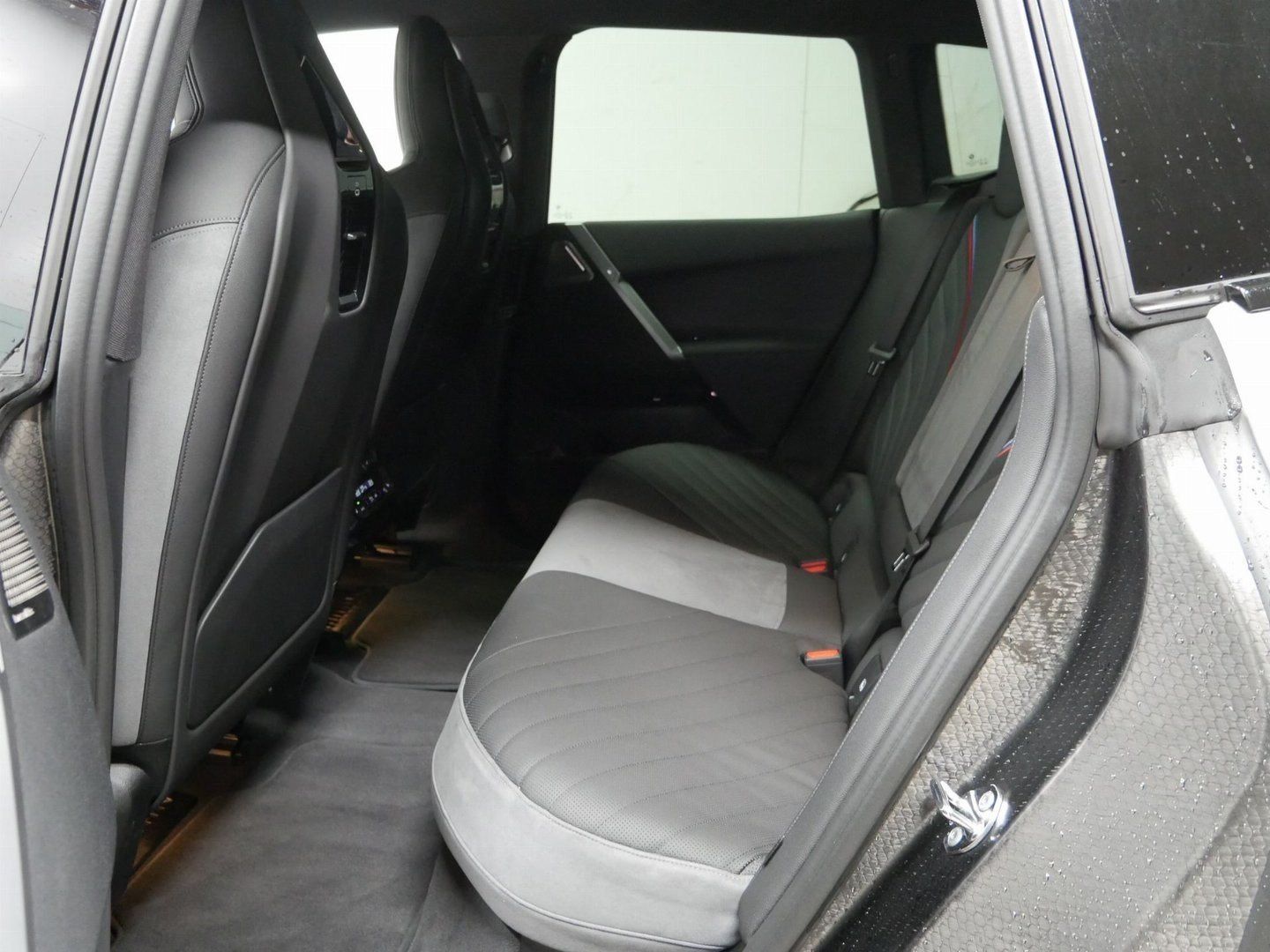 Fahrzeugabbildung BMW iX M70 | B&W| Panorama-Glasdach| Sitzbelüftung v