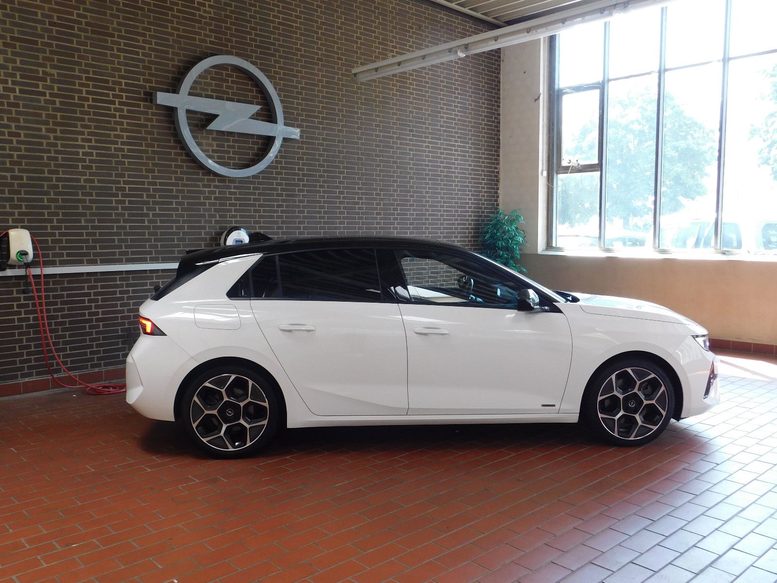 Opel Astra L Lim. 5-trg. Ultimate Paket Plug-in-Hybri imagem 2