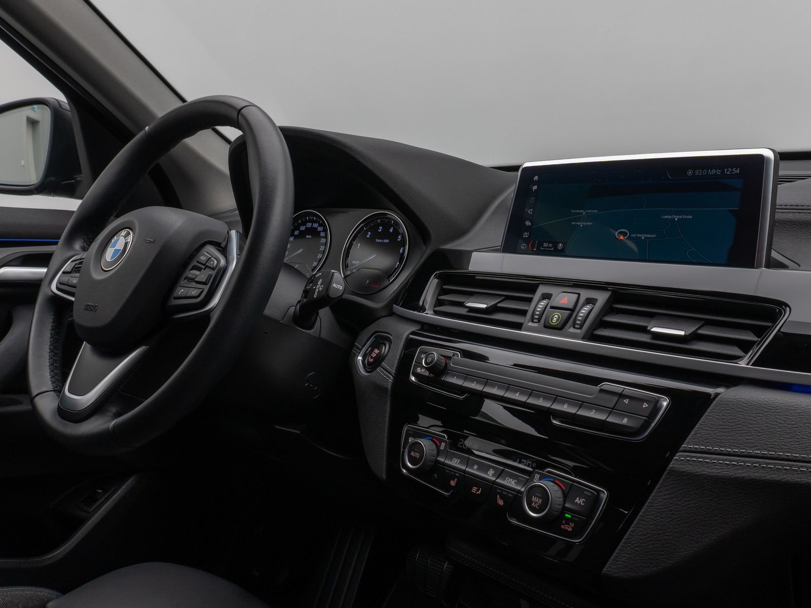 Fahrzeugabbildung BMW X1 sD20i SportLine Parkassistent Lordos DAB LED