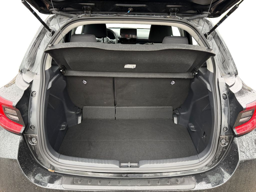 Fahrzeugabbildung Toyota Yaris Hybrid 116 1.5 VVT-i Team Deutschland