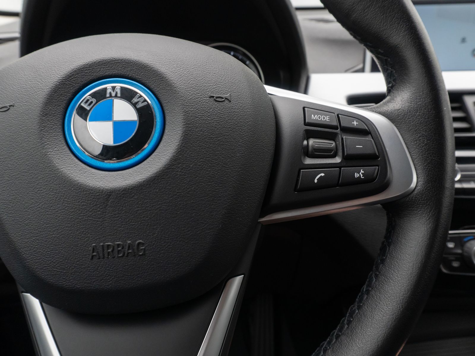 Fahrzeugabbildung BMW X1 xD25e DAB Navi ParkAssist Lordos Geschwindig