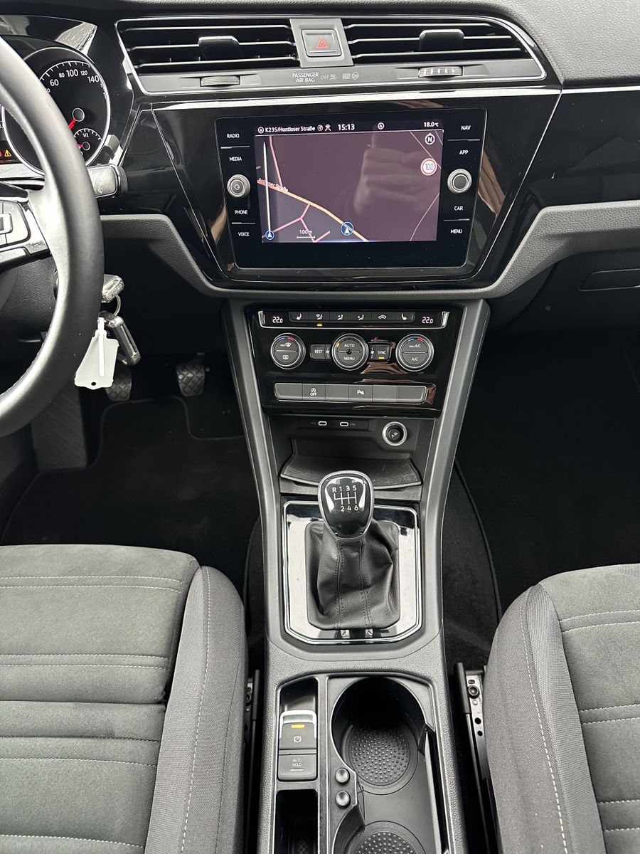 Fahrzeugabbildung Volkswagen Touran 1.5 TSI Highline+NAV+LED+ACC+AHK+KAMERA