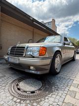 Mercedes-Benz Mercedes 300E W124 AMG - Mercedes-Benz W124 aus dem Jahr 1989