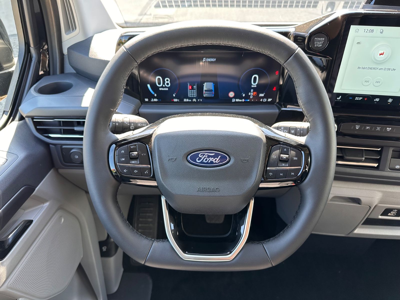 Fahrzeugabbildung Ford Tourneo Custom 2.0 EcoBlue 320 L2  Titanium Aut.
