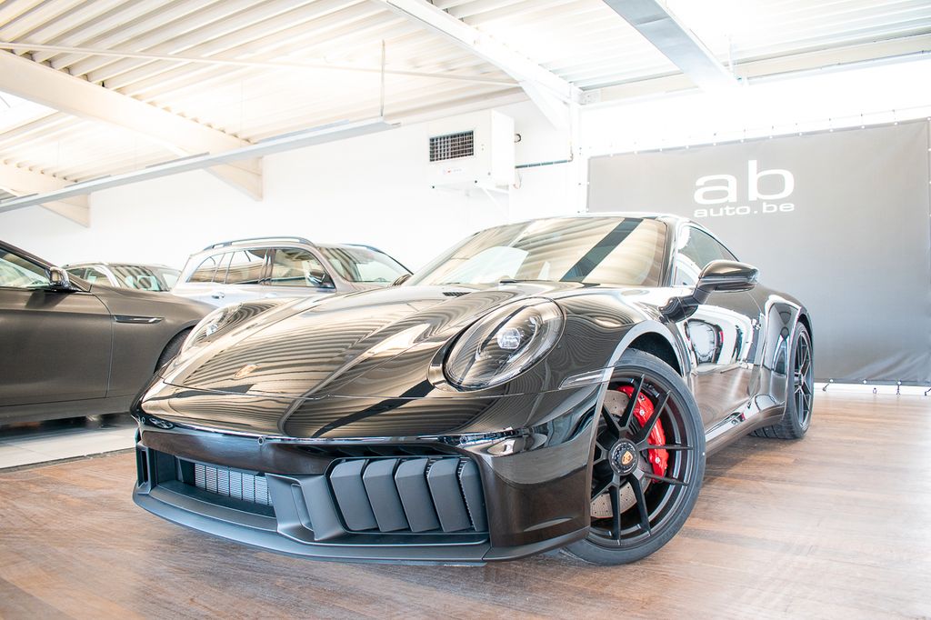 Porsche 992 911 CARRERA 4 GTS