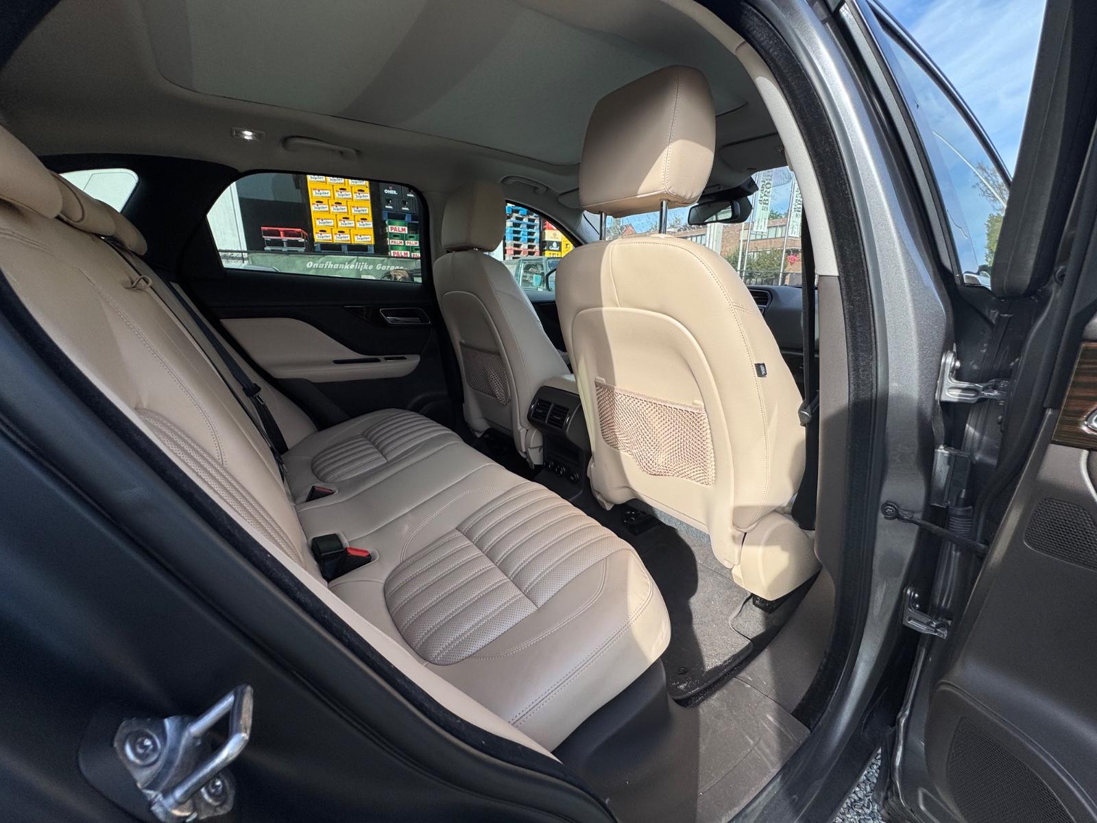 JAGUAR F-PACE PORTFOLIO AWD | 300 ch | BVA | HAYON ÉLECTRIQUE | RÉGLAGE ÉLECTRIQUE DES SIÈGES AVEC FONCTION MÉMOIRE | TOIT OUVRANT