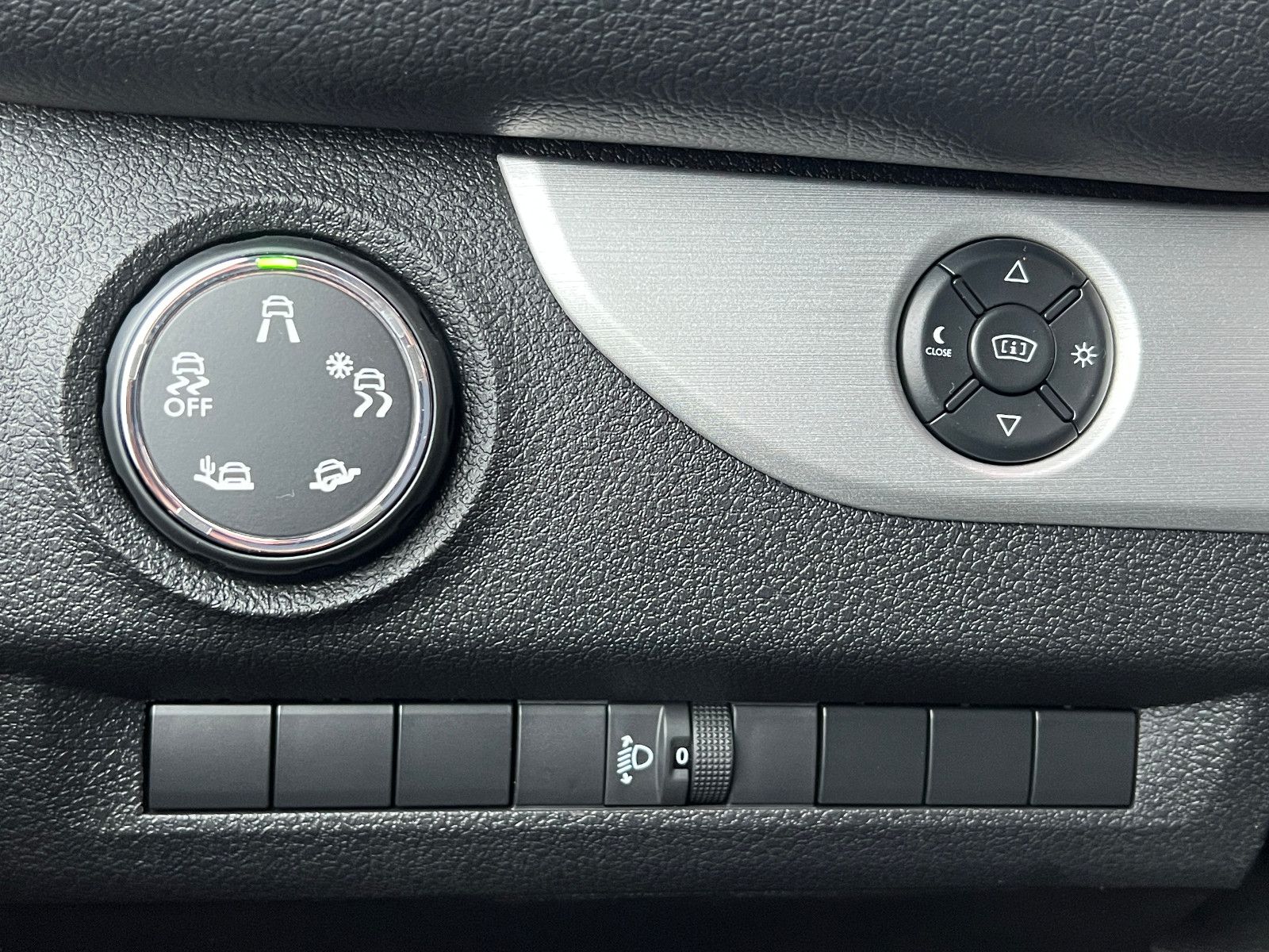 Fahrzeugabbildung Peugeot Traveller Business VIP L2 7-SITZER ABSOLUT VOLL