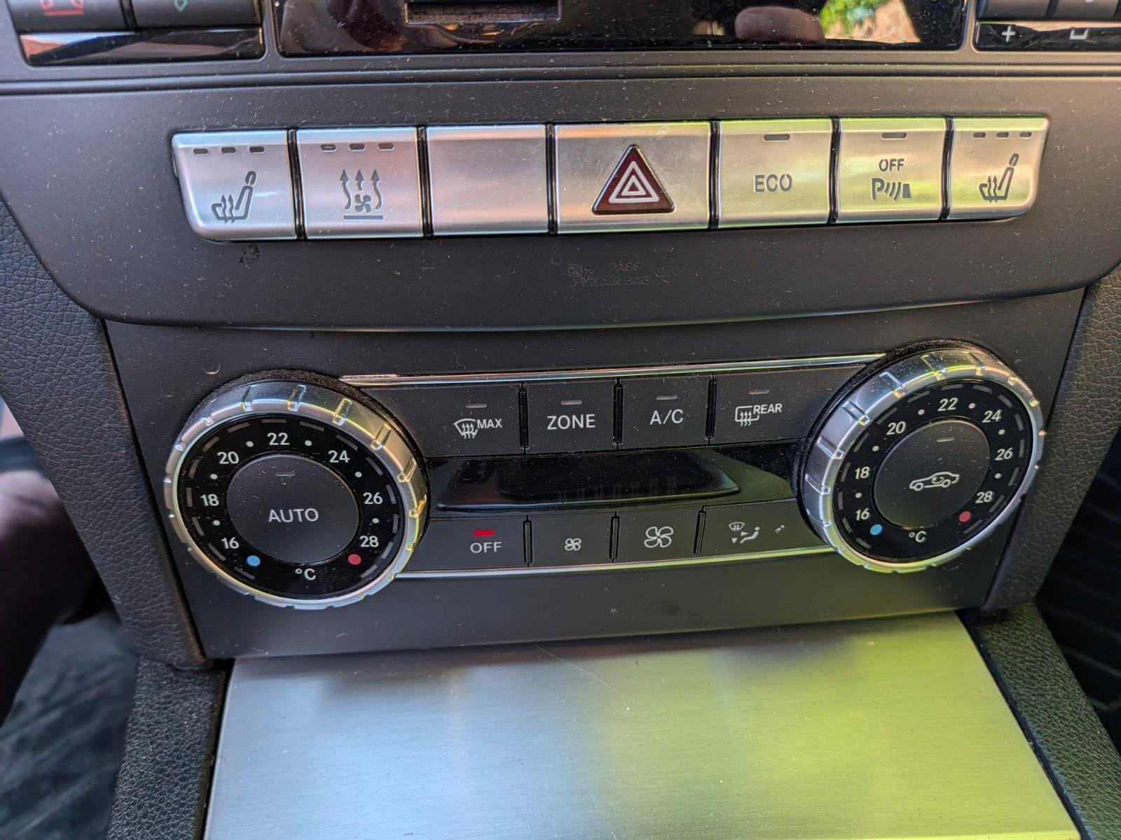 Mercedes-Benz C220 2014 — photo 22