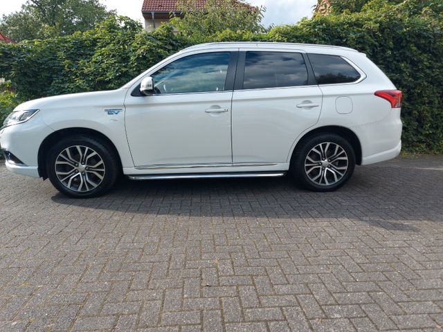 Mitsubishi Outlander 2.0 MIVEC Plus ClearTec 4WD CVT Plus