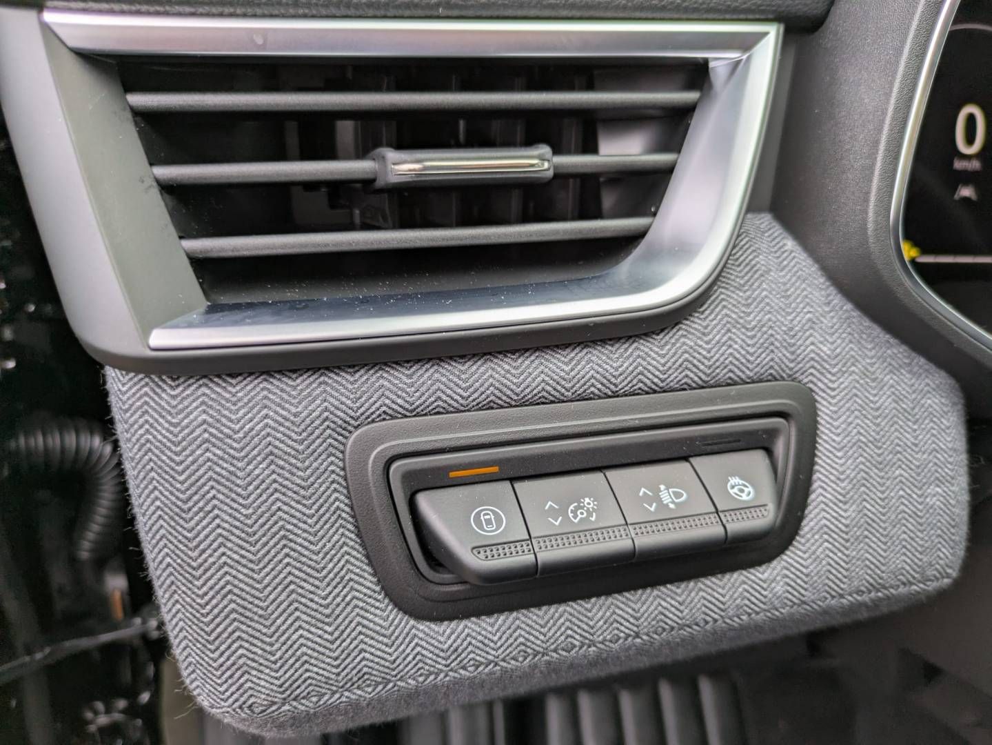 Fahrzeugabbildung Renault CLIO KISS TCe 90