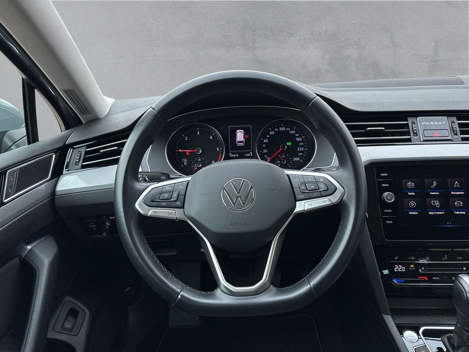 Fahrzeugabbildung Volkswagen Passat Variant 2.0 TDI Business AHK DCC Standhzg