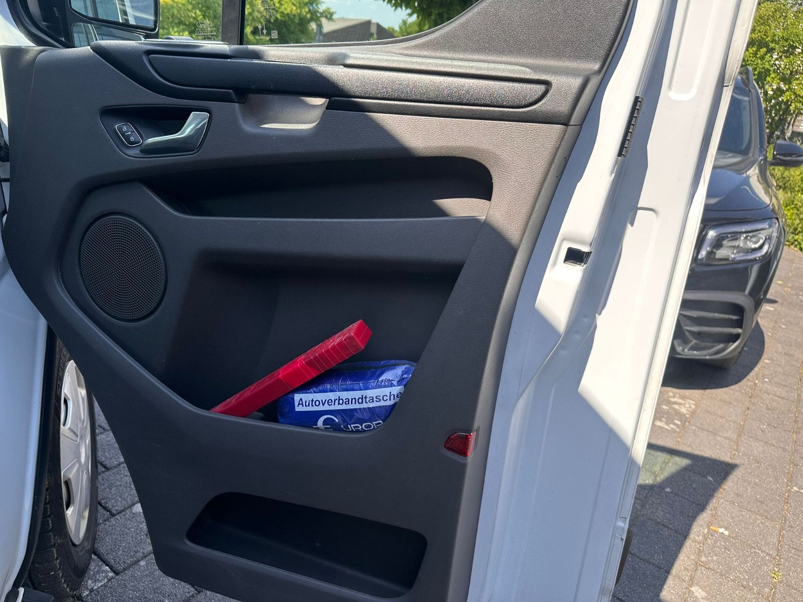 Fahrzeugabbildung Ford Ford Transit Custom 320 L2H2 Trend*TEMPO*SH*AHK*