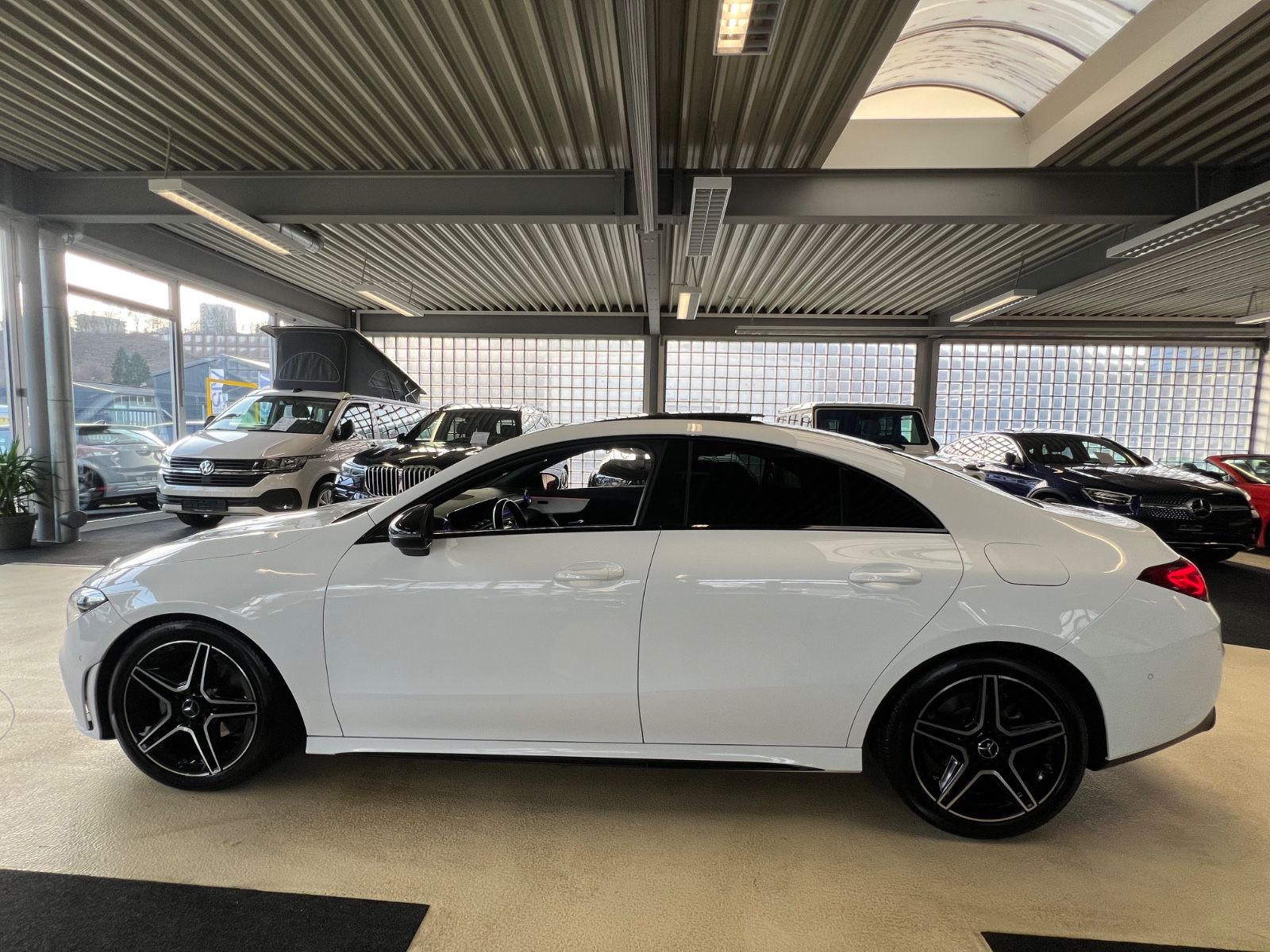 Fahrzeugabbildung Mercedes-Benz CLA 200 Edition AMG LINE *PANO*AMBIENTE*WIDE*