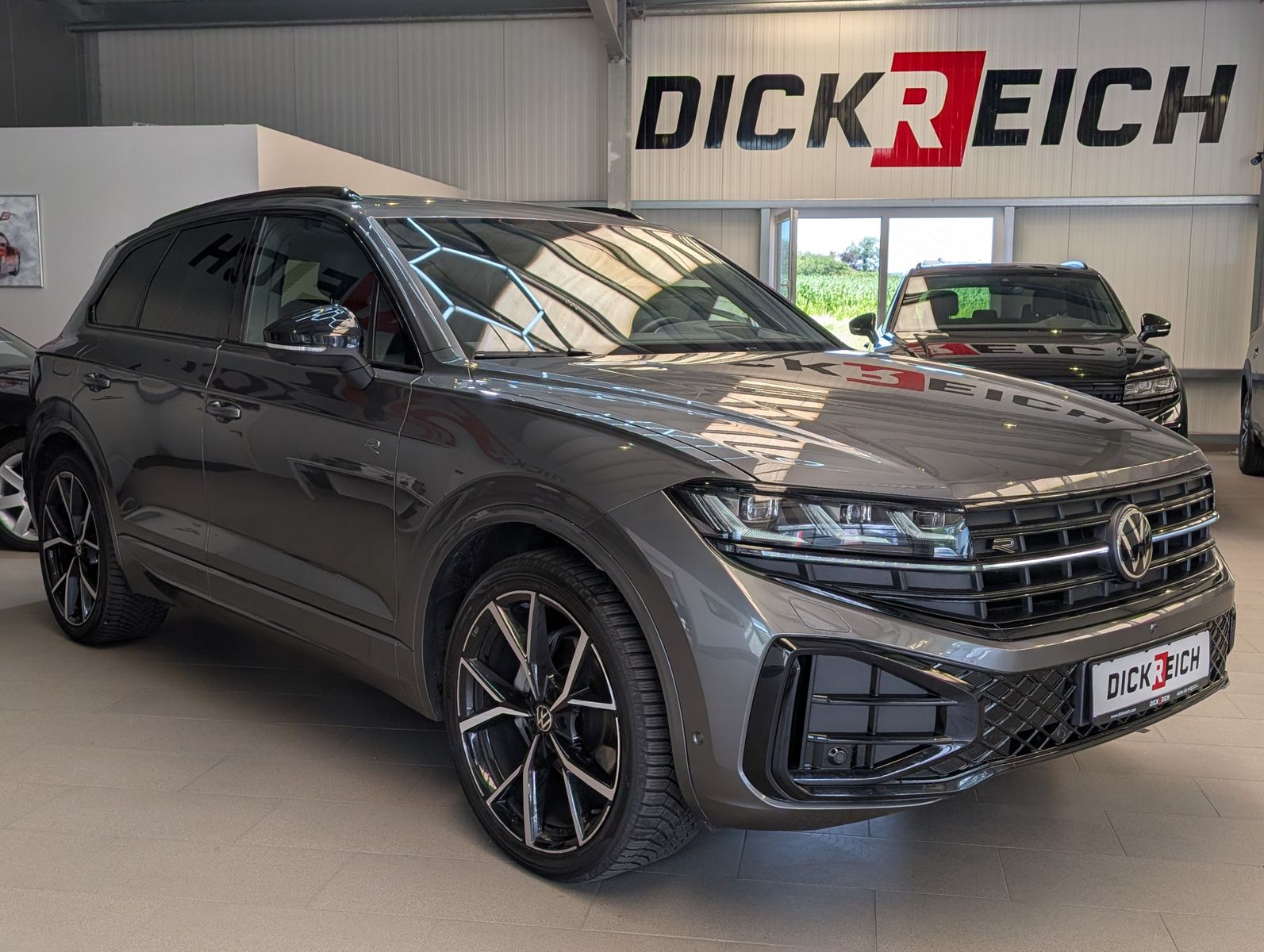 Fahrzeugabbildung Volkswagen Touareg 3.0TDI 4M R-Line VOLL Black 22" UPE 114T