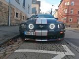 Ford Mustang V8 Unfall frei - Ford Mustang aus 2005: Coupe