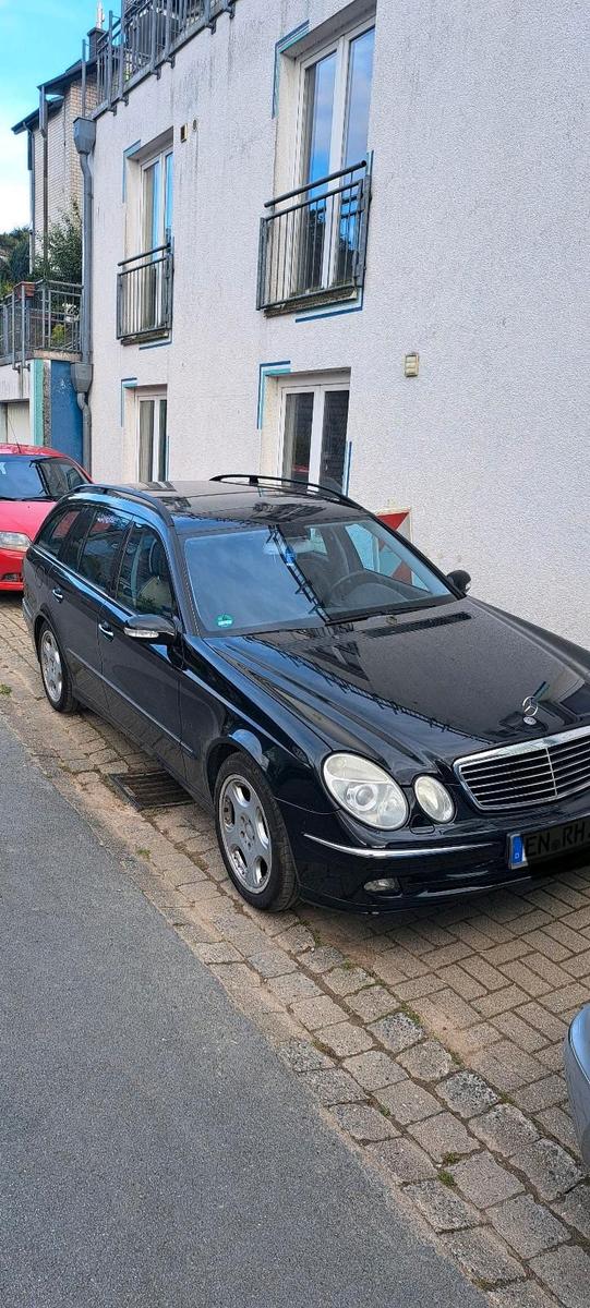 Mercedes-Benz E280 2006 — rear view