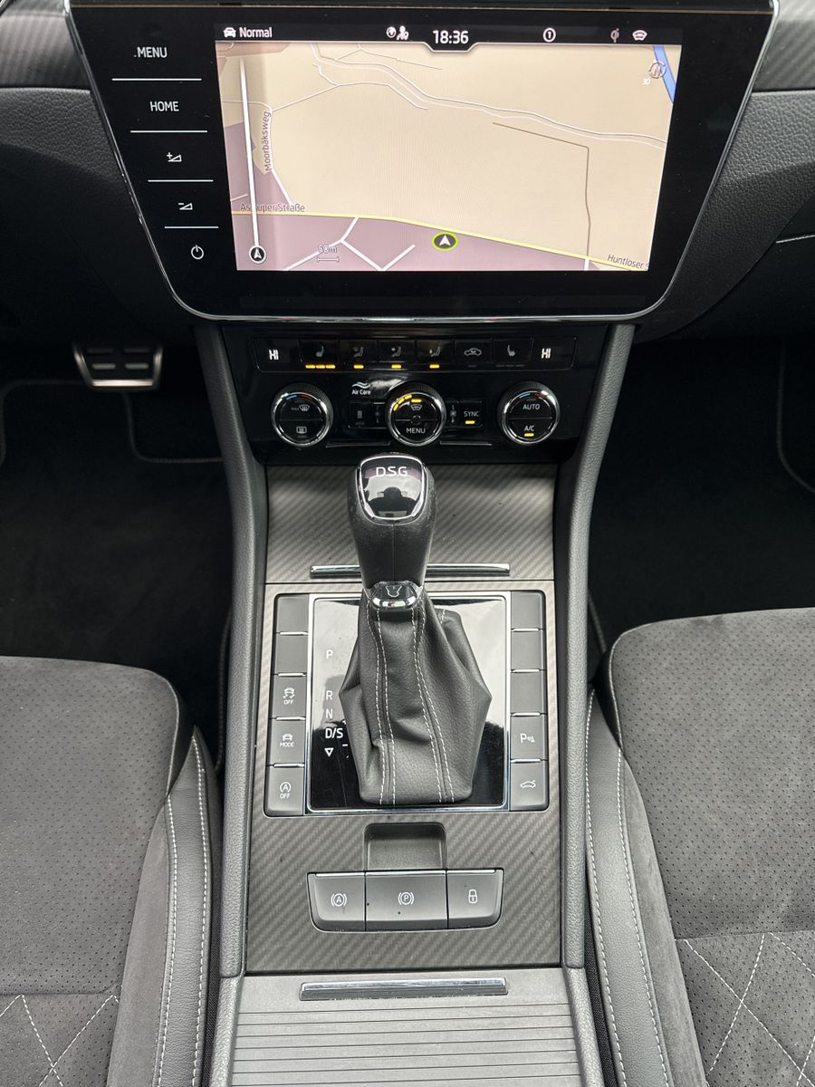 Fahrzeugabbildung SKODA Superb Combi 2.0 TDI DSG Sportline NAV+LED+PANO
