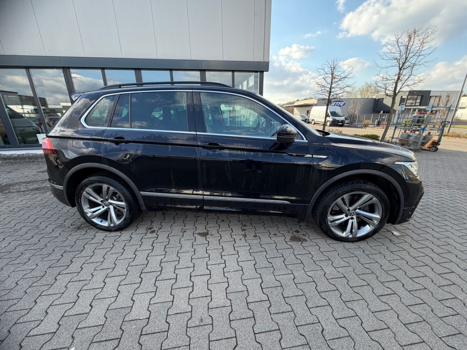 Fahrzeugabbildung Volkswagen Tiguan R-Line 4Motion