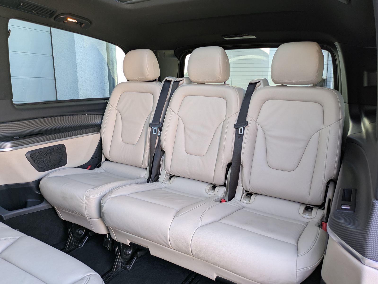 Fahrzeugabbildung Mercedes-Benz V 300 d 4MATIC AMG lang PANO*LED*LEDER*DISTR.