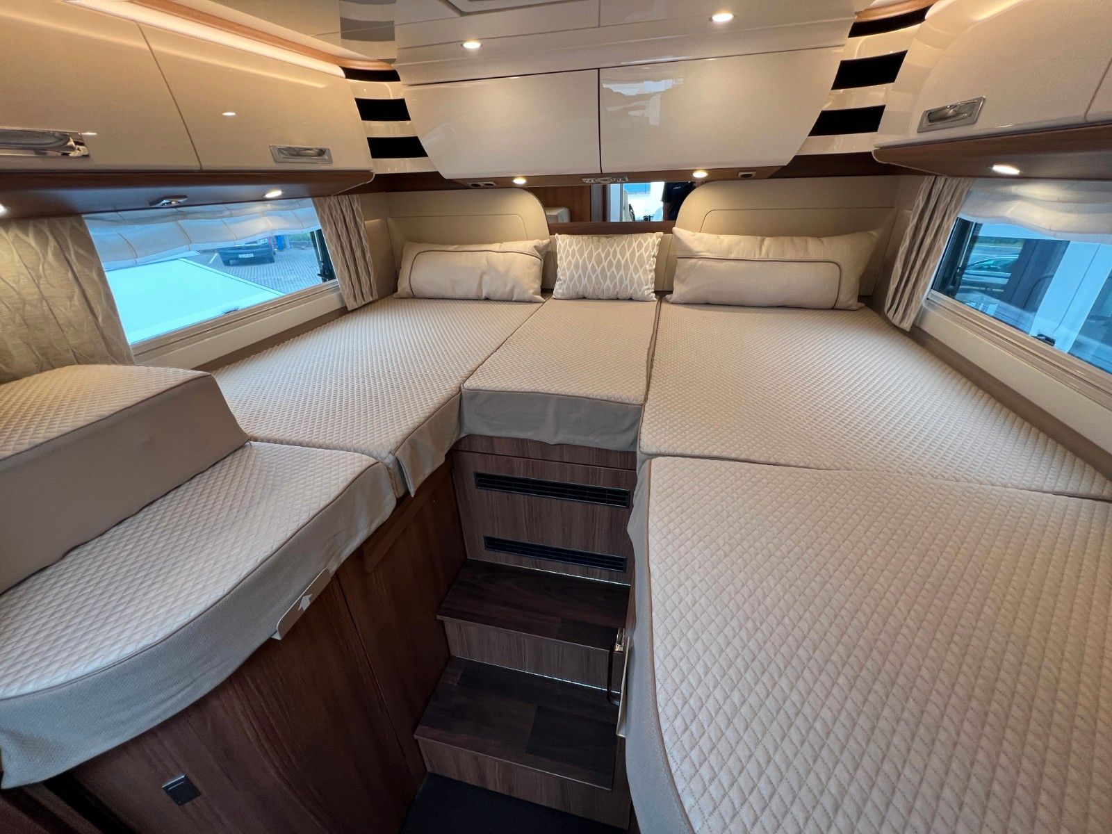 Fahrzeugabbildung Carthago Chic e-line I 50 LE DA Mercedes Sprinter Silver