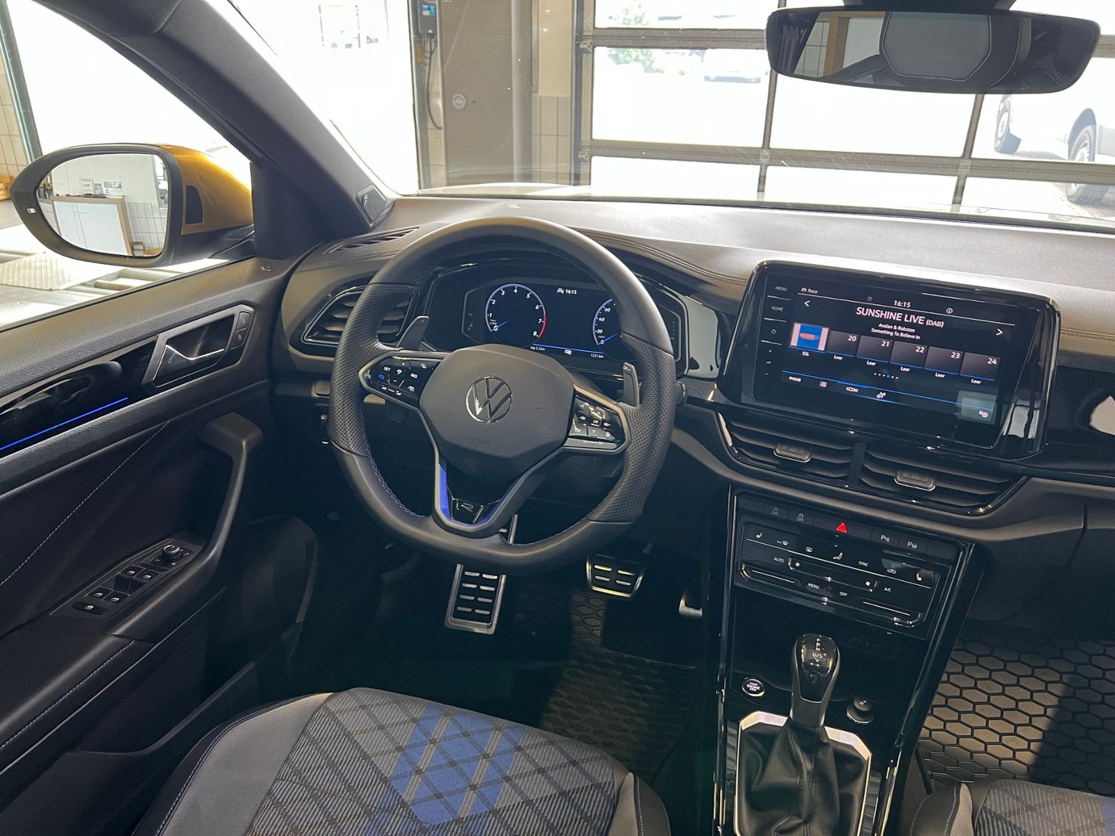 Fahrzeugabbildung Volkswagen T-Roc R 2.0 TSI DSG 4Motion*R-Performance, Black