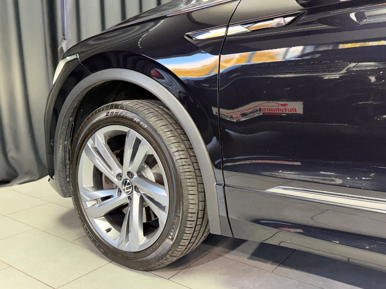 Fahrzeugabbildung Volkswagen Tiguan R-Line 4Motion|PANORAMA|360°-KAMERA|ACC